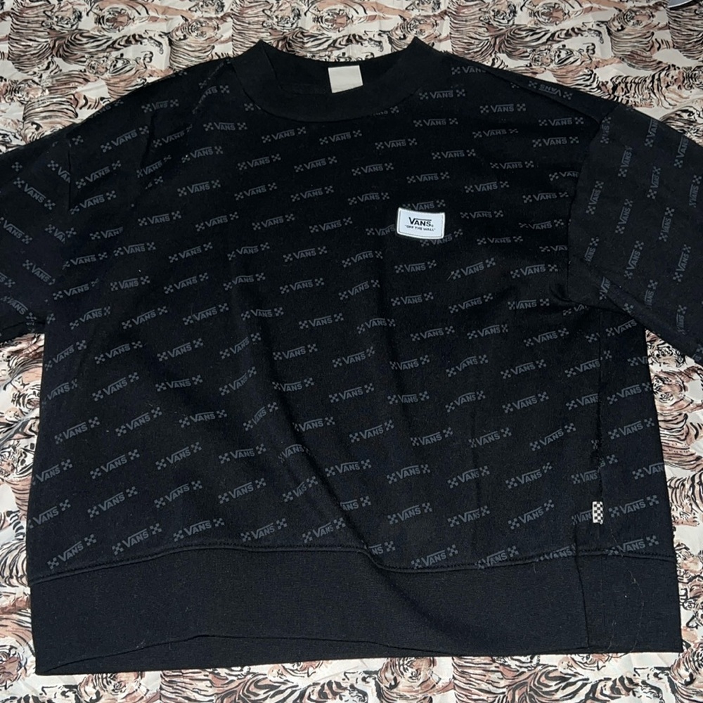 Black vans crop crewneck :)